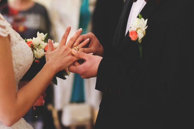 男性フリーターの結婚率は正社員の3分の1以下!?フリーターの厳しい結婚事情